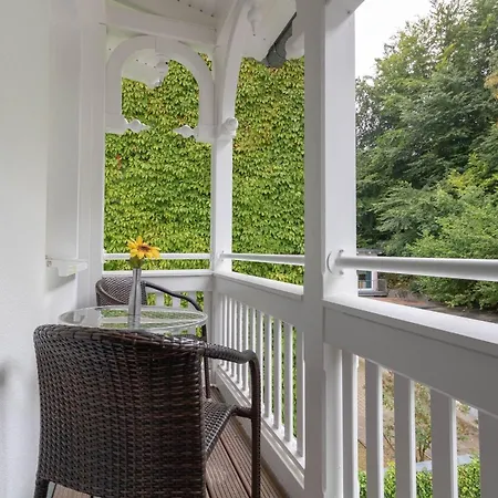 20 Eden Villa